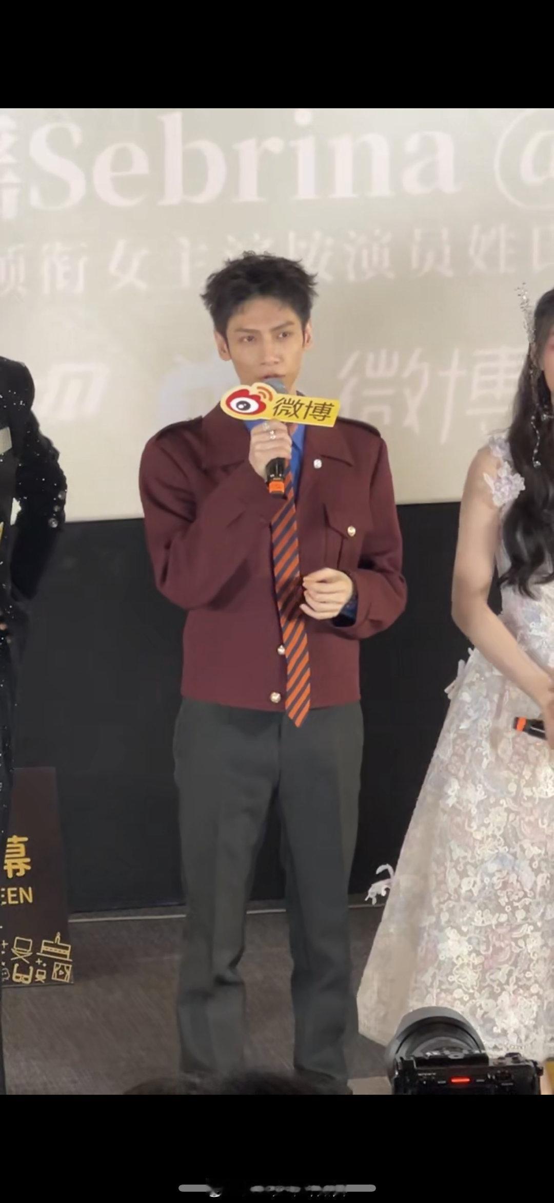 罗云熙清唱唐俪辞角色曲罗云熙0帧起唱新歌 循环播放预定！罗云熙无伴奏清唱《一往》