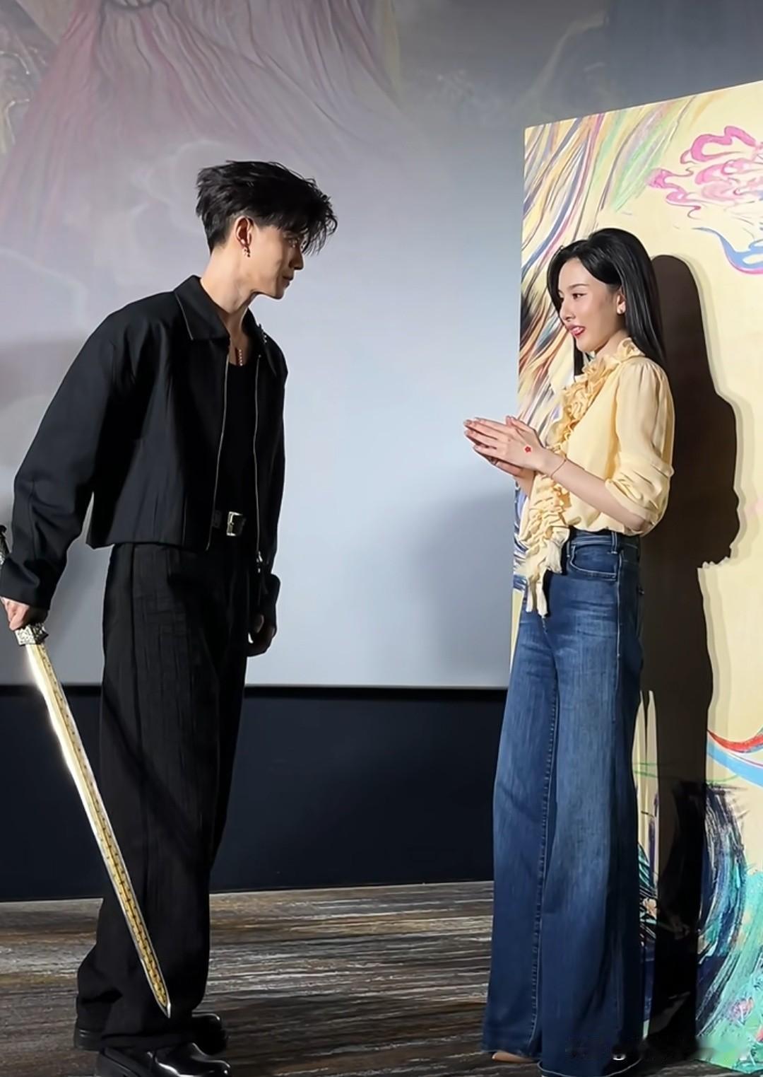 天啊！国超这眼神杀，一秒入戏，戏里戏外无缝衔接，太有感染力了！ [赞][赞][赞