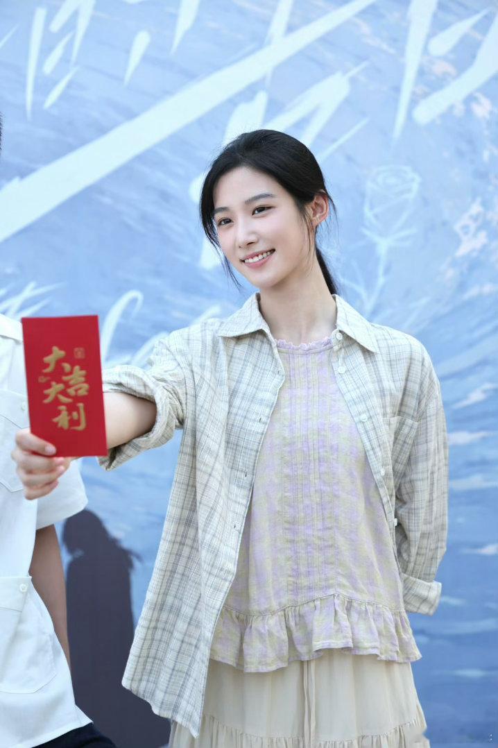 卢昱晓  lyx卢昱晓 lyx卢昱晓南衣 你是我情诗里念念不忘的每一行.𝓨𝓸