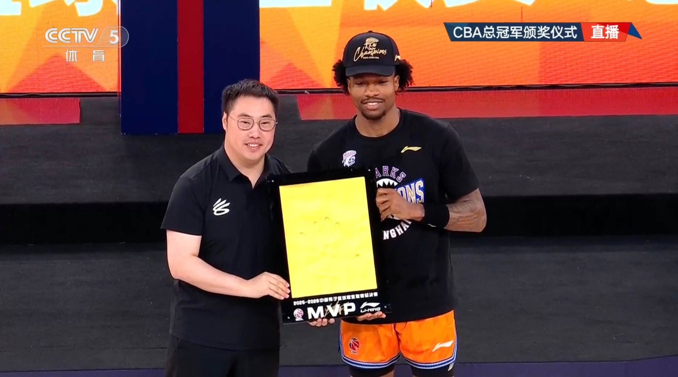 古德温当选总决赛MVP！本赛季季后赛出战10场，场均29.8分钟砍下24.1分3