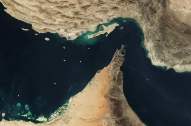 日本油轮以厚颜无耻的方式快速穿越霍尔木兹海峡
      尽管地区局势紧张，日本