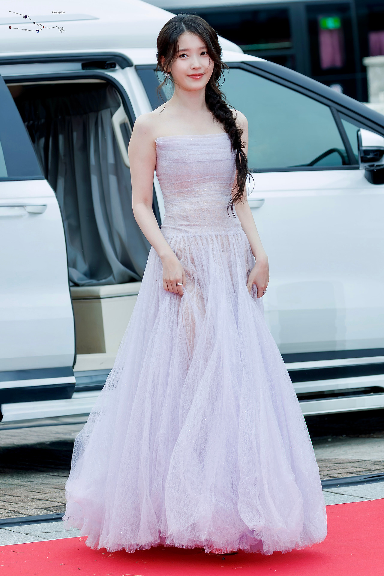 IU[超话]  💗IU出道十七周年快乐 251002 IU 首尔电视节颁奖典礼