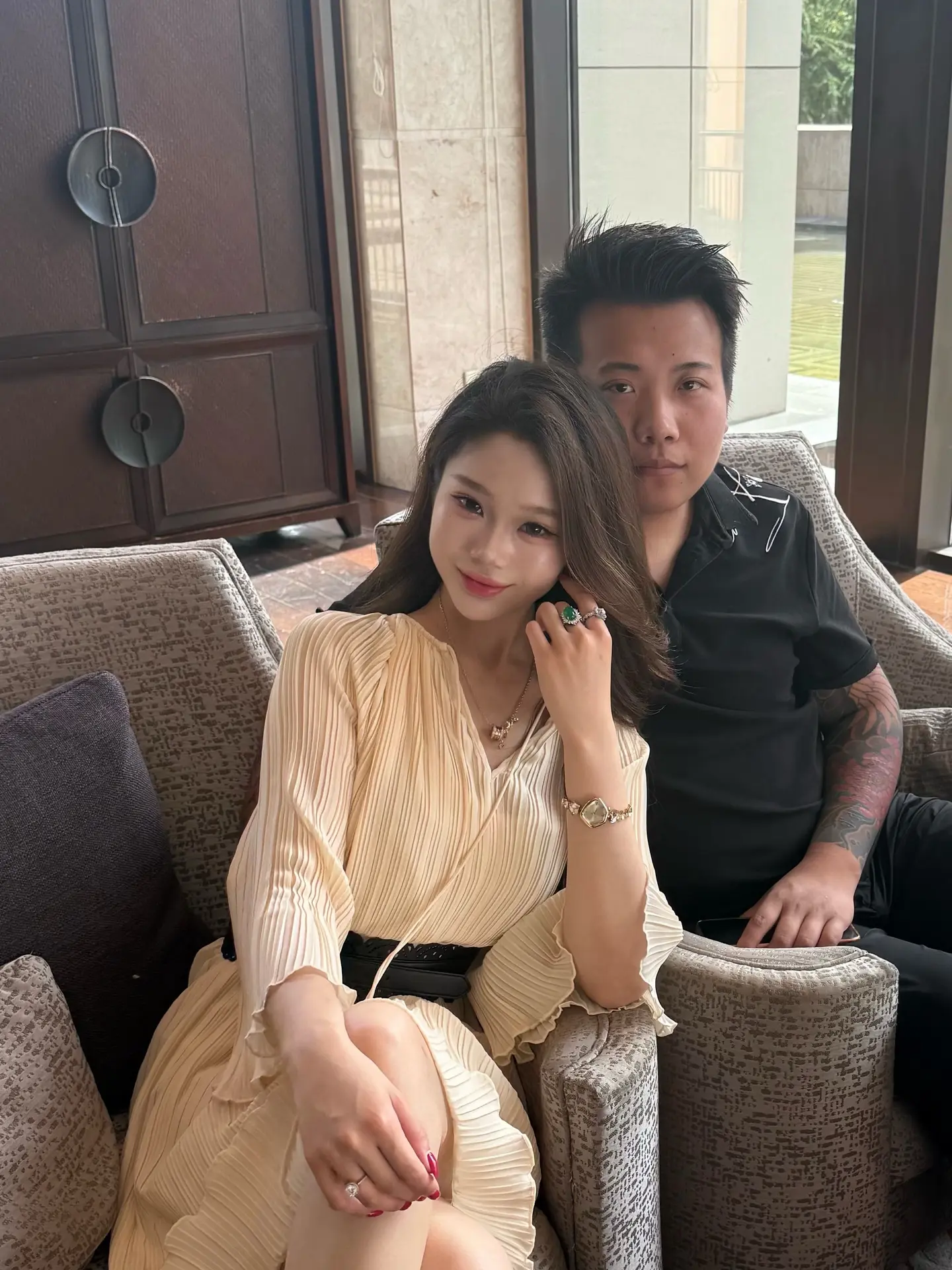 女孩你别太天真 没有人会爱上纯粹的你 每个人都在衡量你的价值