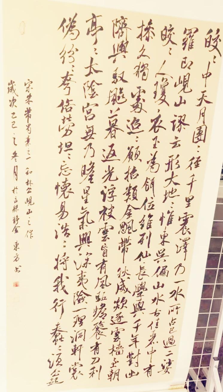 书法之美，美在文字线条与结构。篆书线条圆润如溪流，隶书有“蚕头燕尾”的波磔之美，
