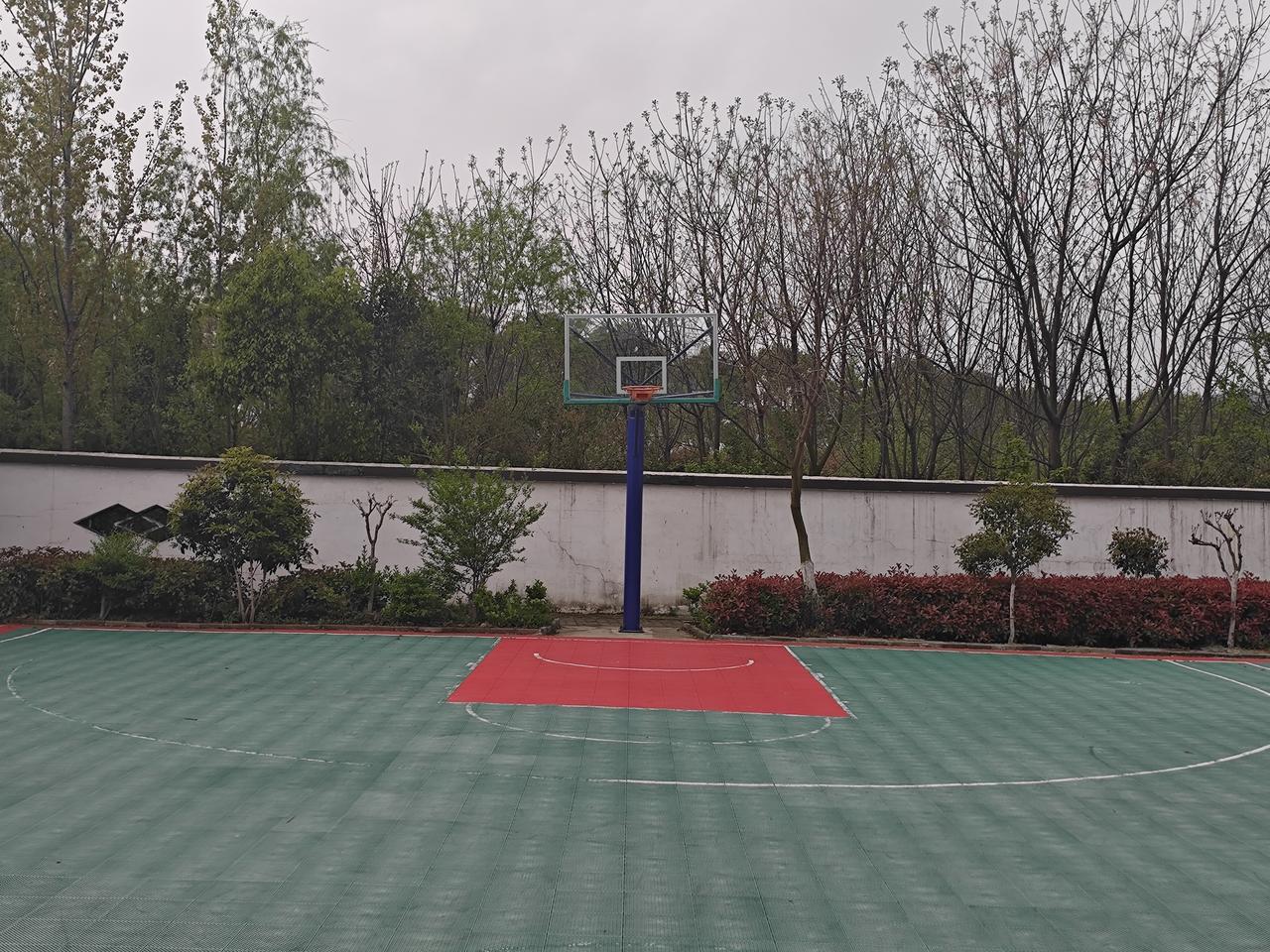 一个优秀的学校校长有哪些特点？
一个优秀的校长，通常兼具教育情怀、管理能力、人格