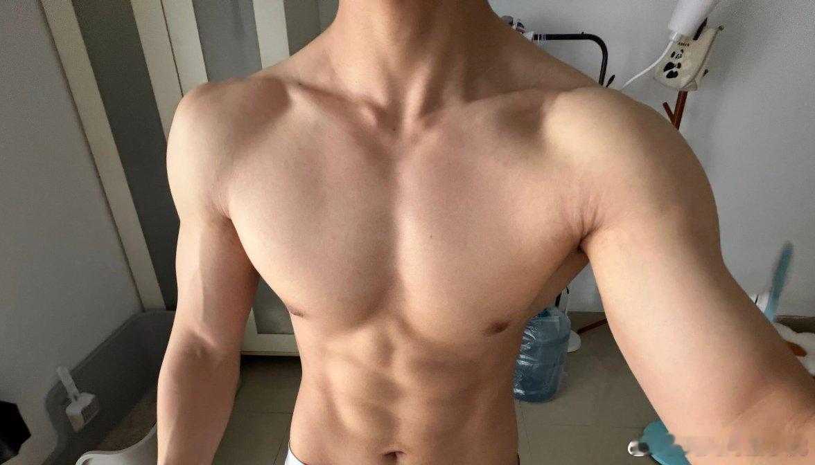 健身的人懂得别太多了健身房里欢乐多，不必太科学健身，做好自我，量力而行。加油吧少
