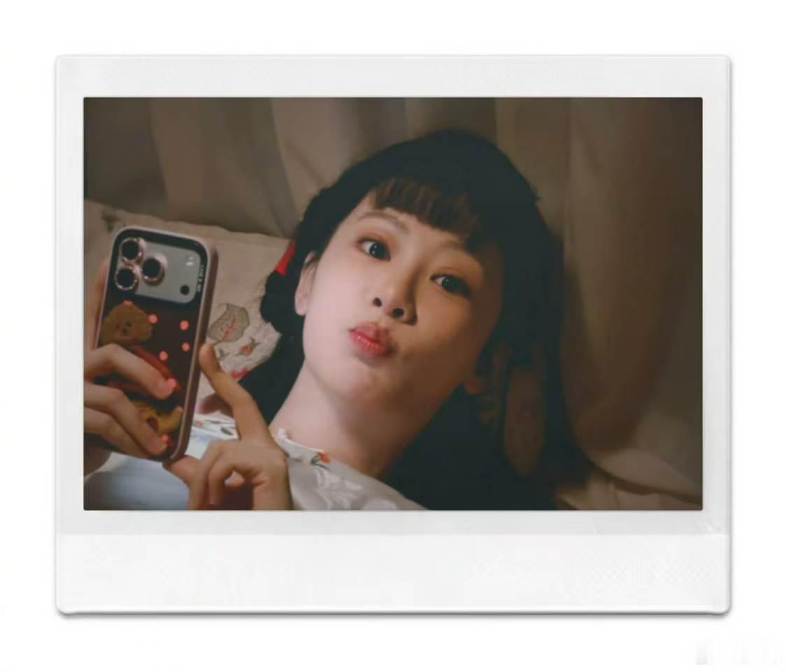 杨紫静待玉兰花开杨紫等玉兰花再开时我们见面吧杨紫静待玉兰花开 