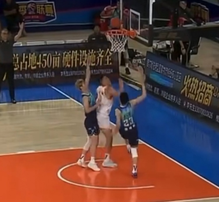 夏季联赛库尔勒站-江苏83-81险胜宁波 曾繁日篮下强打准绝杀
