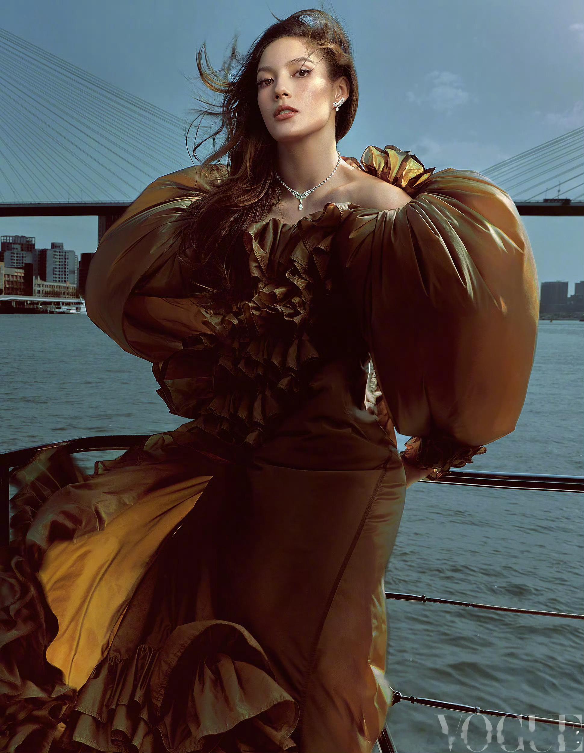 谷爱凌佩戴 Chaumet 钻石冠冕，亮相 VOGUE China 六月刊封面！
