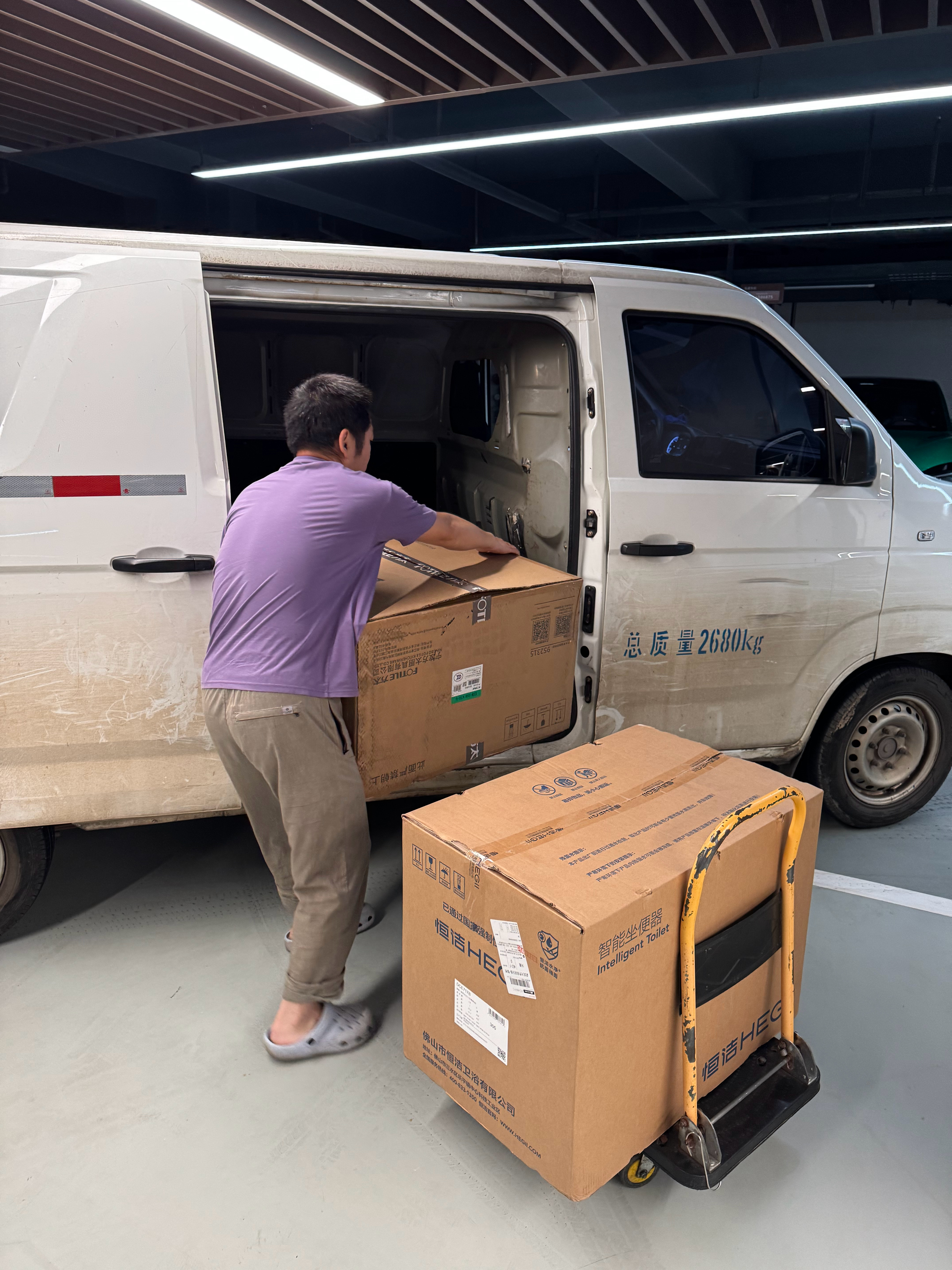 今天叫货拉拉把电器运到新家，师傅人力搬，按规定超过50公斤就要额外付费一件¥70