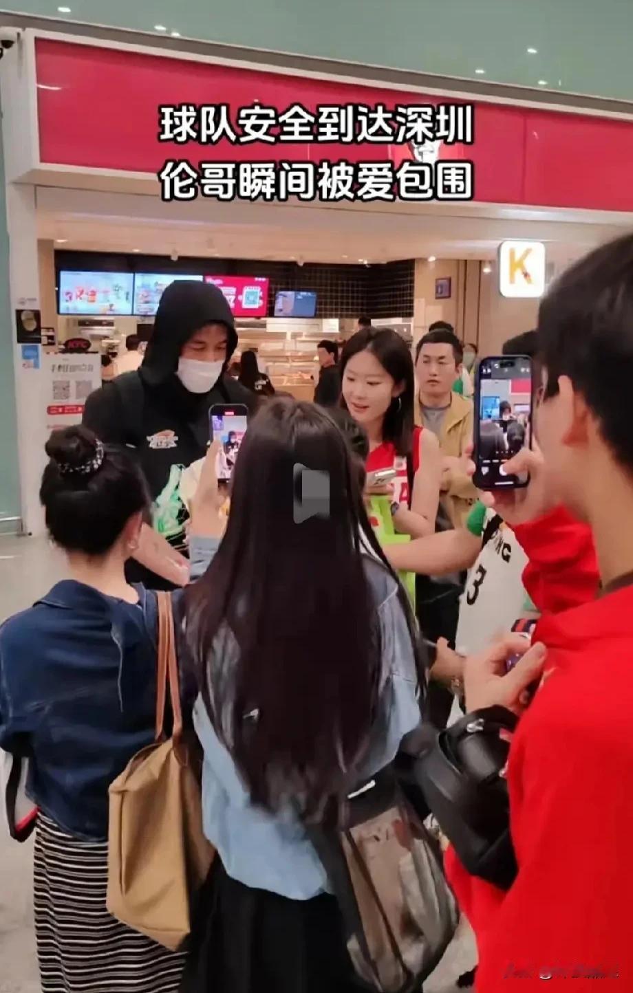 G3：你猜猜猜！
杨鸣猜1：沃特斯打不打？
广东回到主场他们要攻，沃特斯会出场吧
