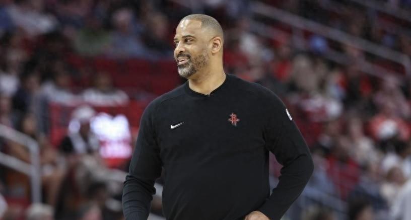 作为火箭老粉，看到这场大胜我悬着的心终于放下了，之前被湖人双杀时真以为天要塌了！