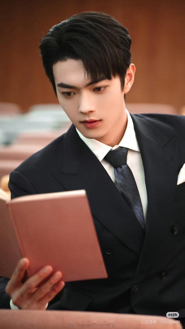 许凯我有点不认识你了 陈辉把霍开明没擦掉的指纹说出来的时候，语气很轻，像是在聊天