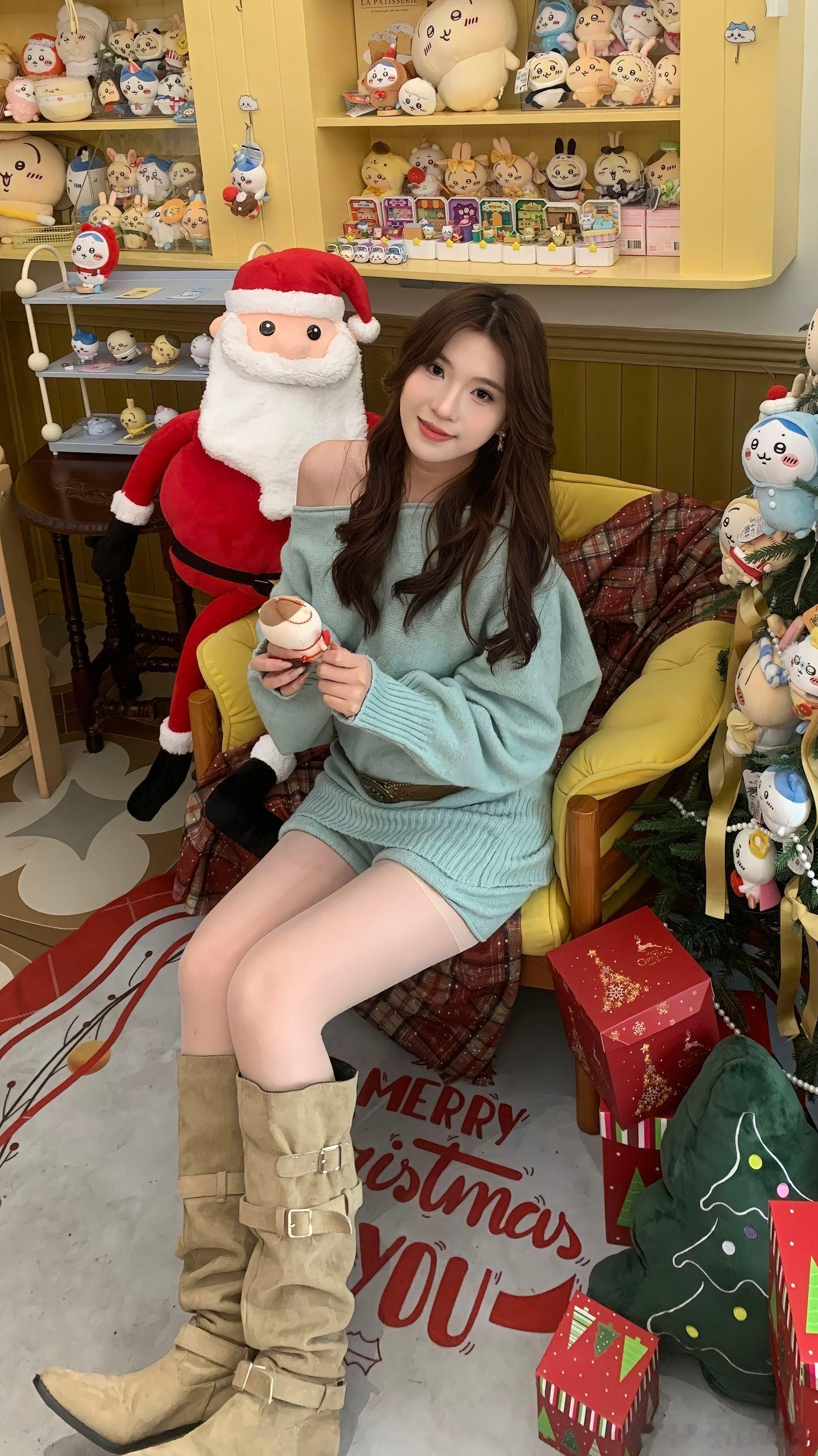 今天穿什么 露肩小毛衣，肉丝，长靴美女绘梦长廊