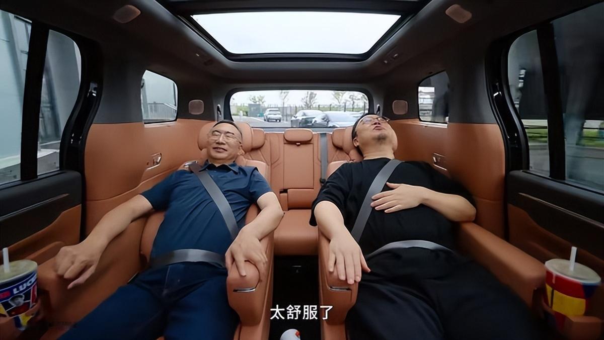 数据铺就前行底气，零跑 D99 以自研重塑家用出行质感
当代消费者对高端出行的需
