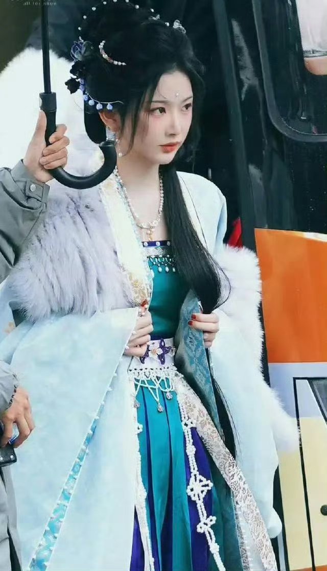 俞浅浅视角打开逐玉俞浅浅最清醒的穿越女孤身生子、白手起家，俞浅浅硬生生把一手烂牌