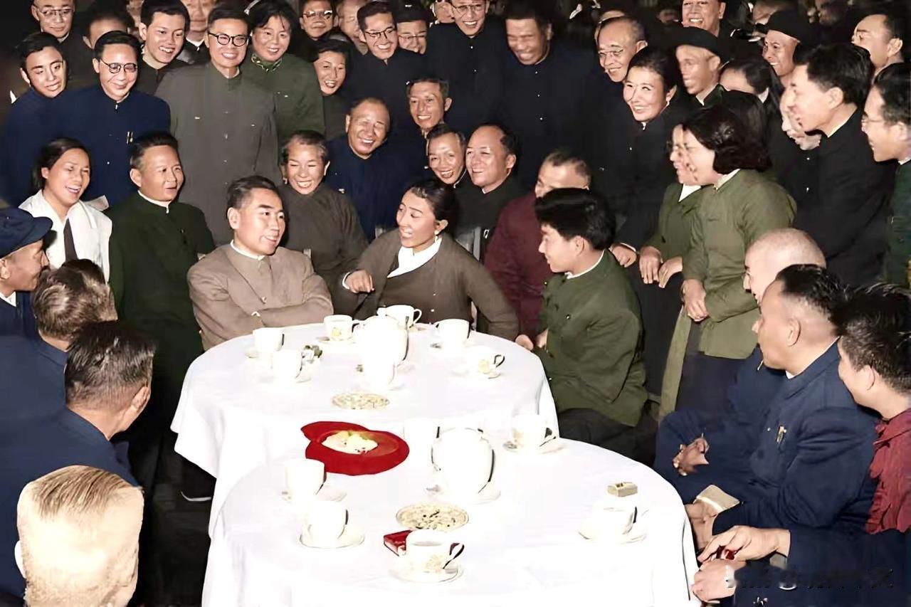 1964年12月，周恩来总理在三届人大一次会议上提出了实现“四个现代化”的宏伟目