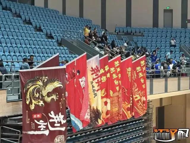 今晚这场楚超比赛（宜昌对决荆州），荆州队必须拿下宜昌队，把宜昌的风头压下去。要是