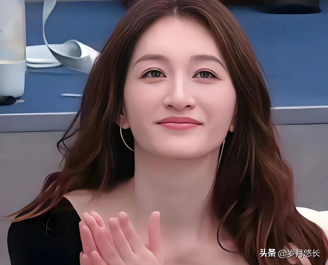 李小冉在综艺里那句反问，
挺带劲的
“我为什么非要找个人呢？我就自己挺好的呀。”
