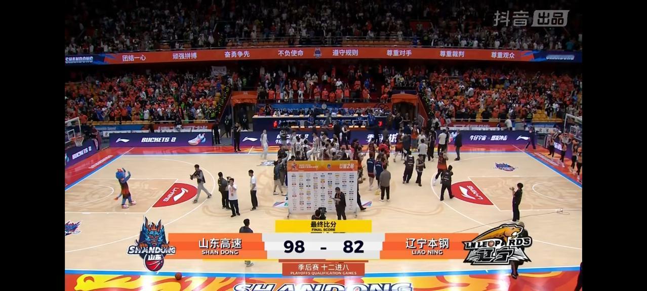 高诗岩11十8十8准三双，陈林坚三分球7中4，拿下18分，山东高速98：82大胜