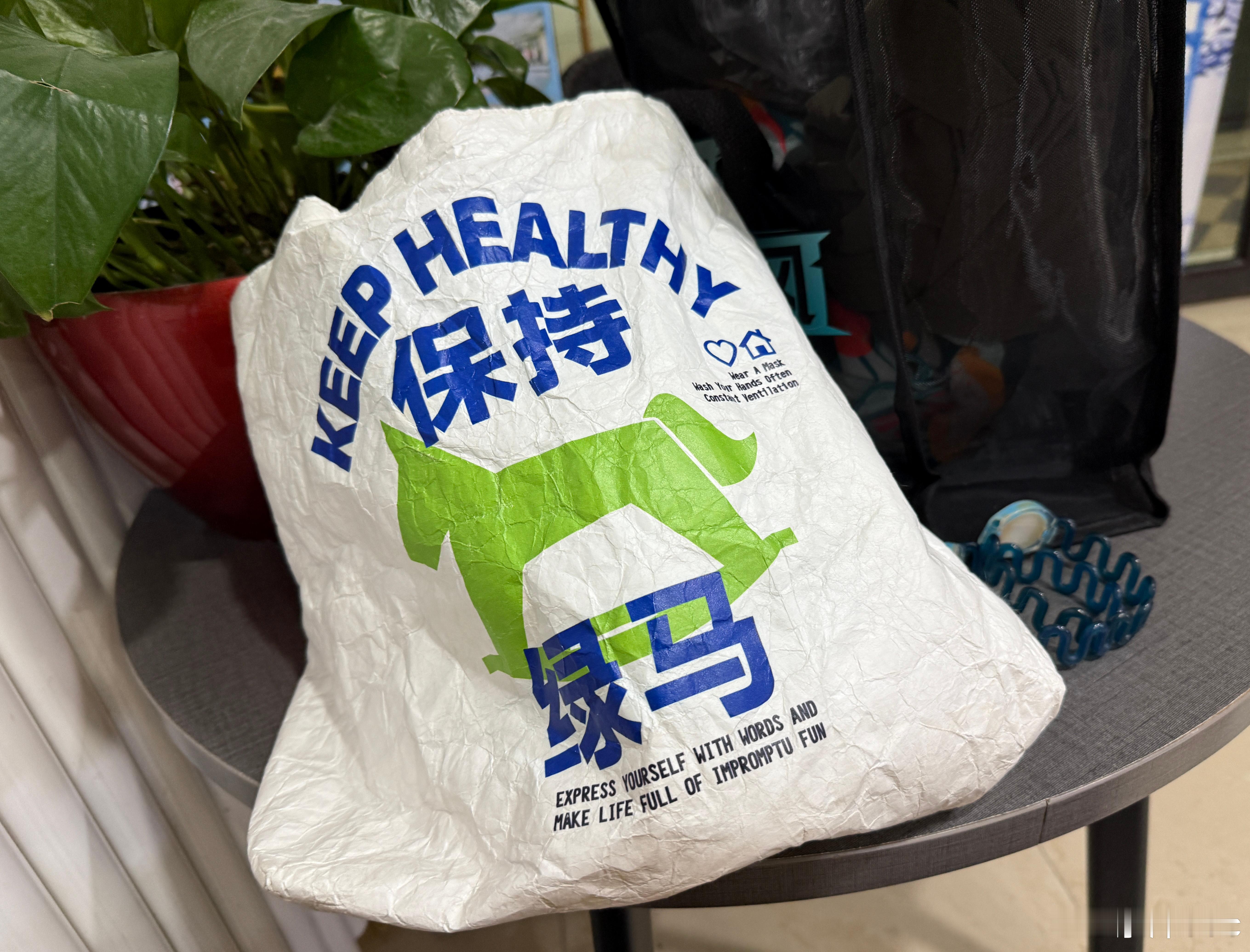 我问小孩知道这个绿色的马吗，他说记得[笑cry] 