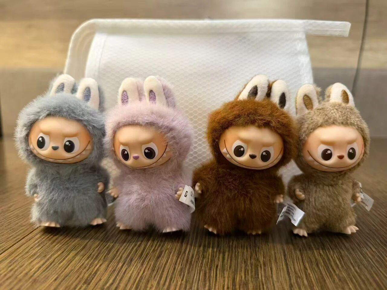 泡泡玛特4个月跌近44%潮玩跟潮流都一个脾气，涨得猛跌得也急，这波市值回调，没有