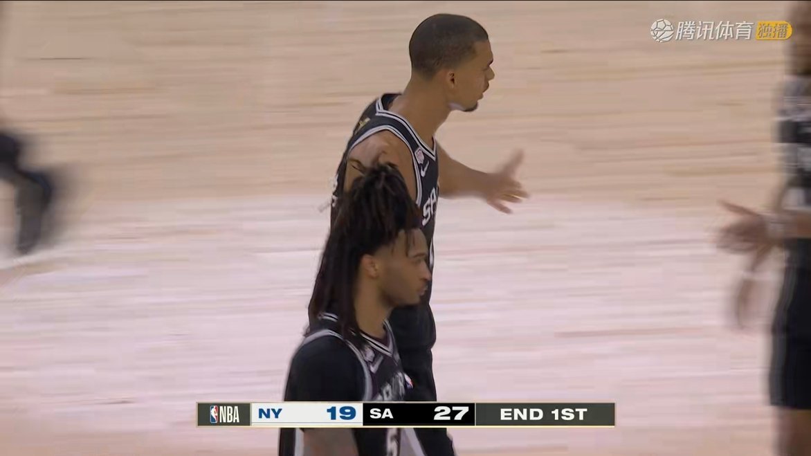 第一节马刺27-19领先尼克斯！迪伦-哈珀独砍10分尼克斯vs马刺NBA