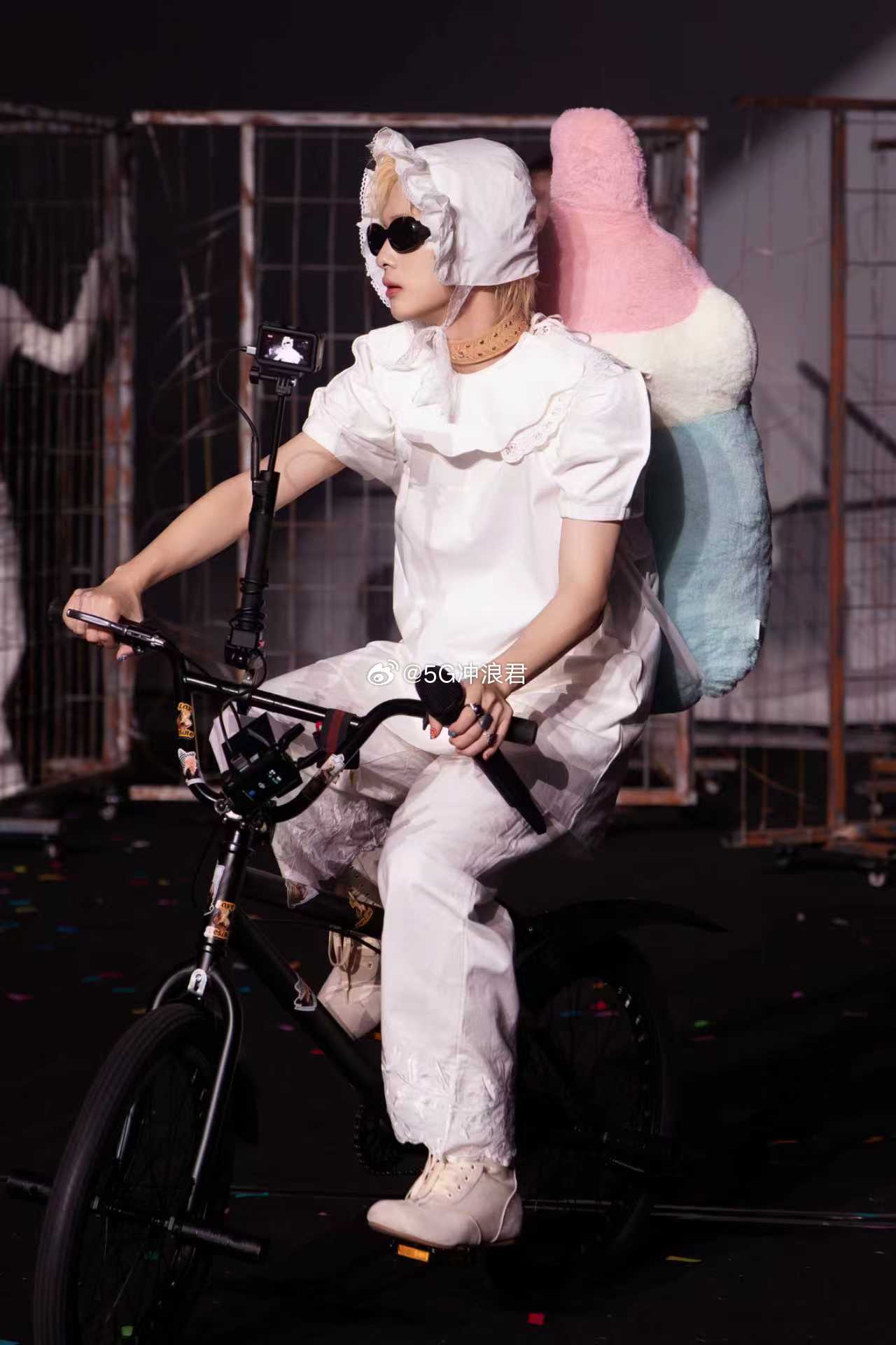 周震南南京演唱会官宣 终于等到了，想去的话可以留意一下。他每次舞台都挺用心的，不