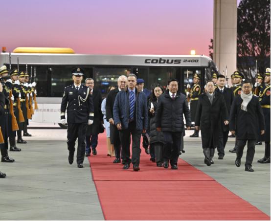 7天！全套“中国方案”大采购！奥尔西总统这次访华的清单太吓人了：从高铁到光伏，从