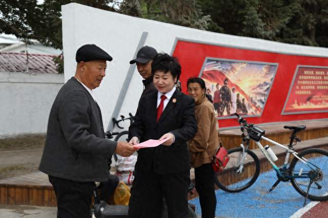 法护飞羽 共守家园——内蒙古通辽铁路运输法院开展2026年世界候鸟日普法宣传活动