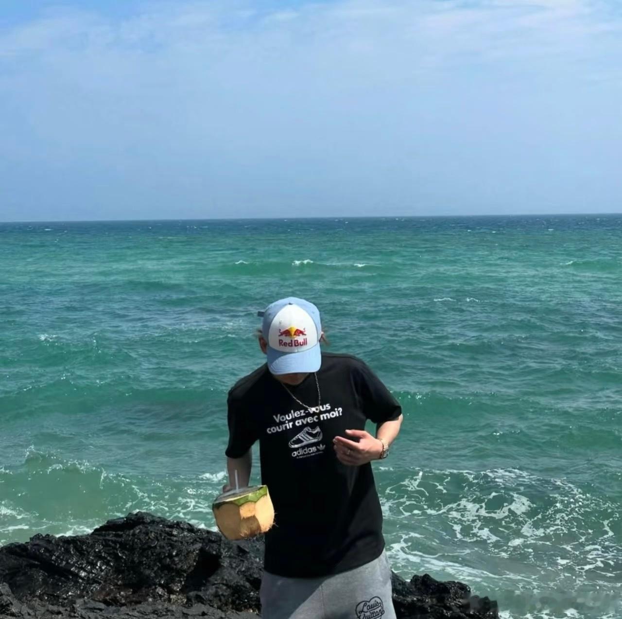 苏翊鸣与金墩墩的热爱接力 当苏翊鸣踏入清华大学的校门，他不仅开启了人生的新征程，