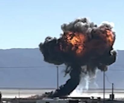 快讯！美国一架F16C型战斗机坠毁。
12月3日，美国空军“雷鸟”飞行表演队一架