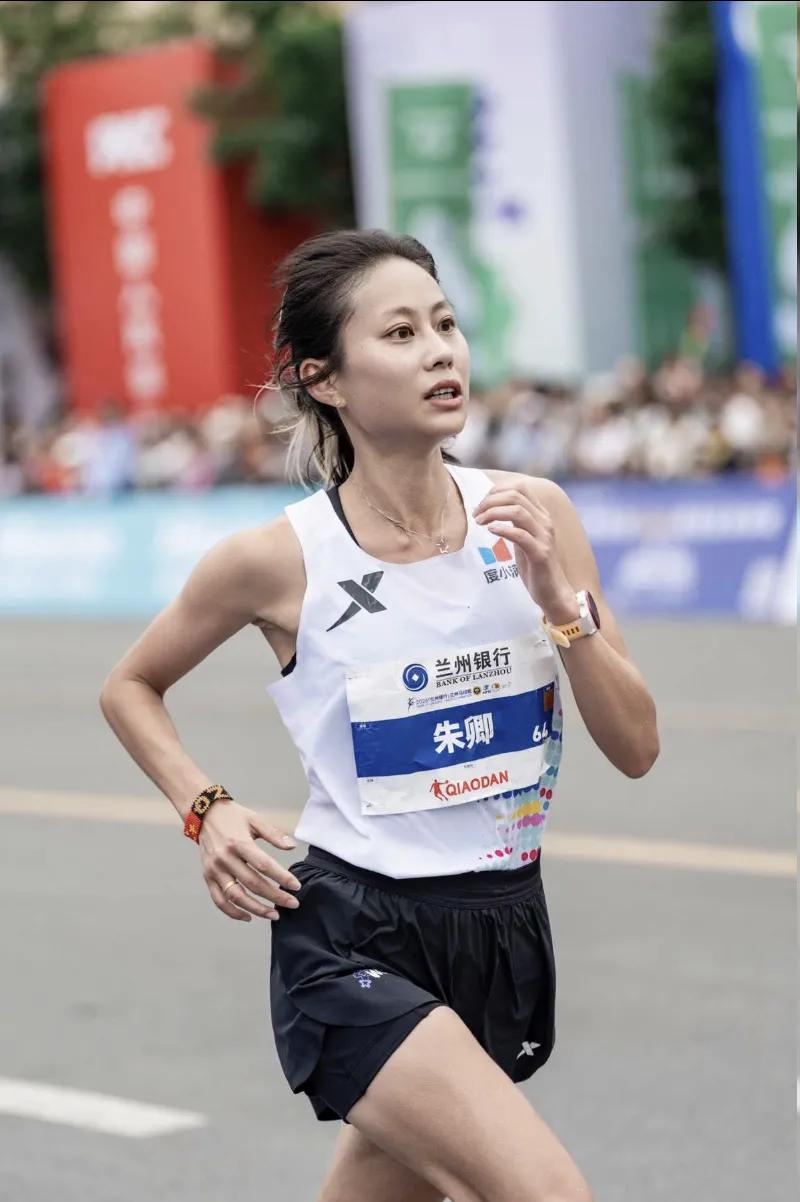 没报选拔赛，朱卿差点直接当上国家队替补！
 
兰马赛前她肠胃炎停训，没高原参赛经