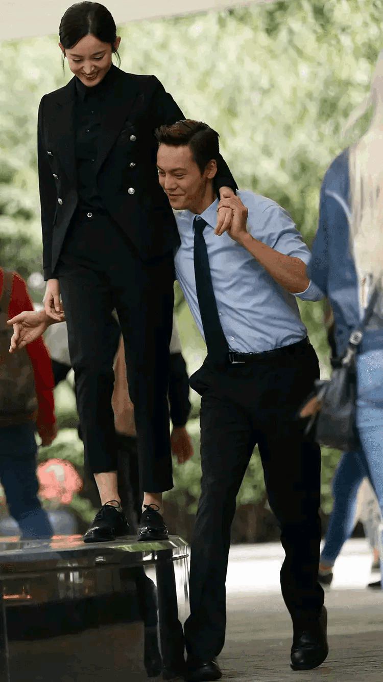果然偶像剧还是得有体型差才更甜啊 ​​​