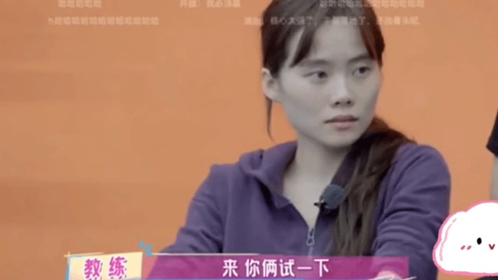 井胧你倒是看一眼是井迪啊 井胧你倒是看一眼是井迪啊，这哪是姐弟啊，这是行走的表情