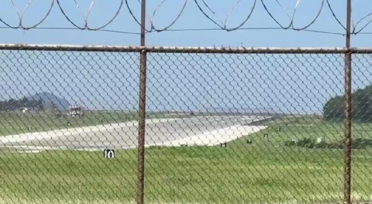 【岛内军迷蹲守台东基地，首批F-16V还是没影】

台军首批新版“战隼”战机（F