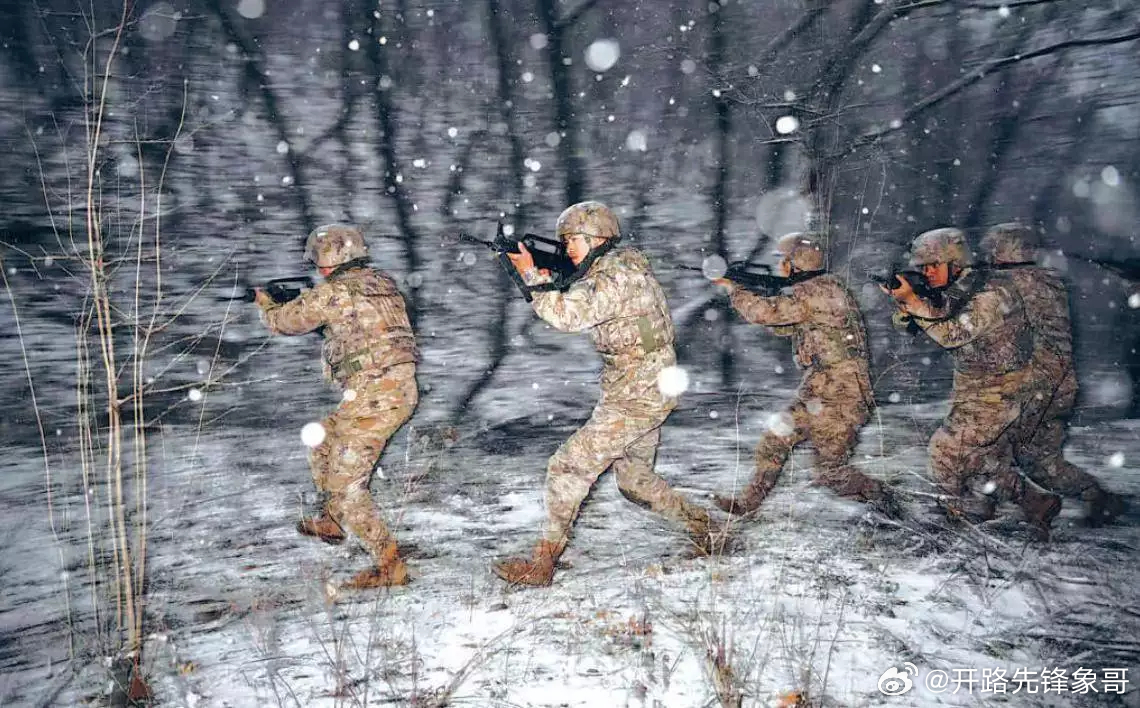 战风斗雪！第82集团军某旅一营官兵高强度对抗训练 