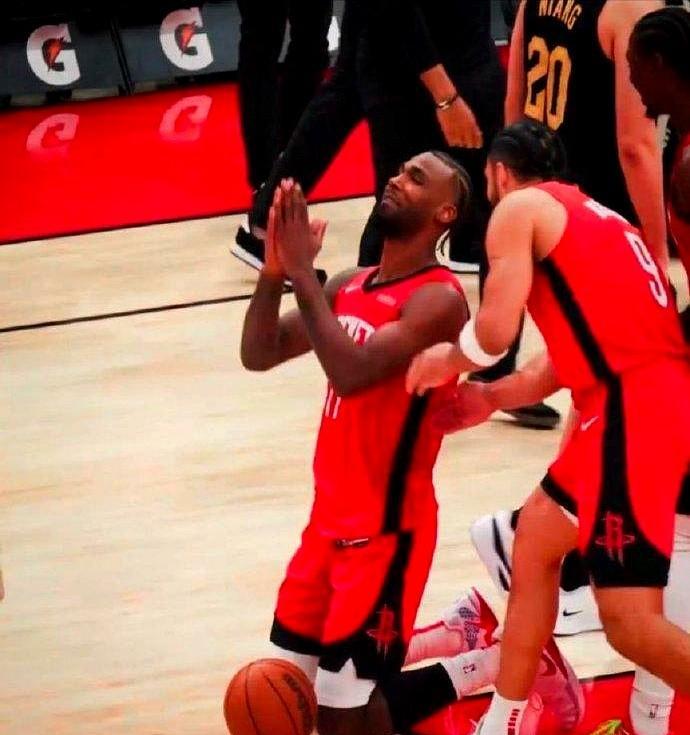 别再说伤愈复出要找状态了。
塔里·伊森缺阵14场后回归，第一场16分钟轰下16分