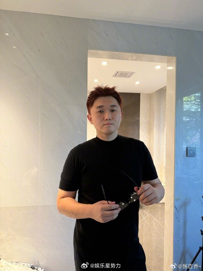 张百乔回应暴瘦张百乔晒肌肉照 张百乔发博晒肌肉照："瘦六十斤留念 继续加油"，这