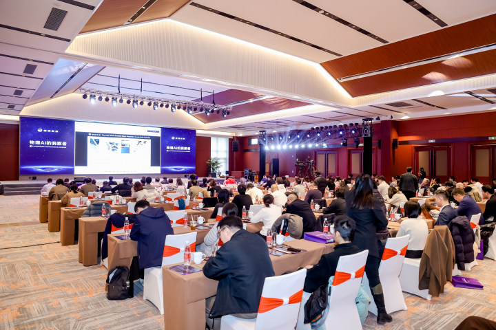 宸境科技在杭发布新品牌及产品矩阵，让机器人“看得见、走得通、用得好”