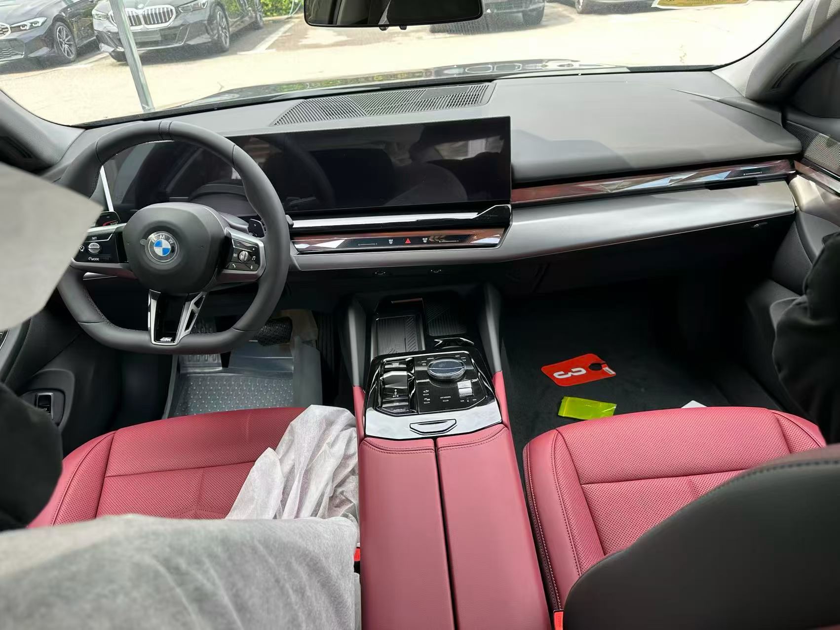 如果我一天车源发的少那就一定是在订车和交付昨天交的第三台车宝马525给黑龙V+客