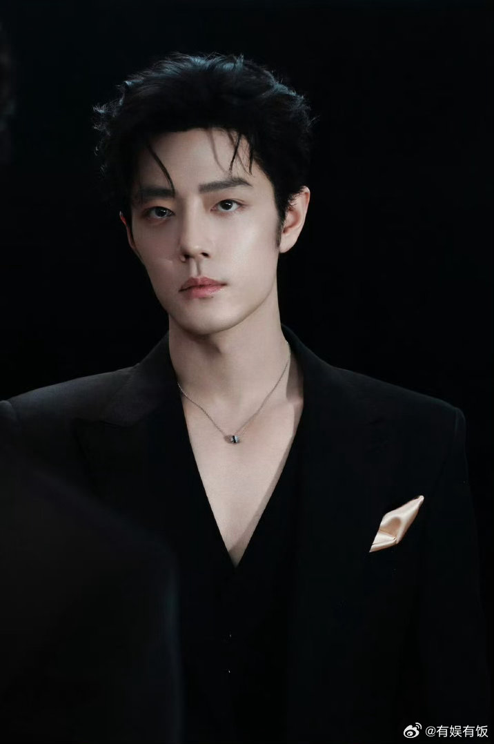 肖战真空怼脸大片肖战真空西装大片肖战真空西装大片，帅我一脸，