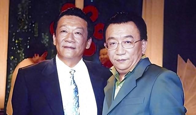相声界的传奇人物侯耀文，他的事业可以说是顺风顺水，但在感情路上却遭遇了重重波折。