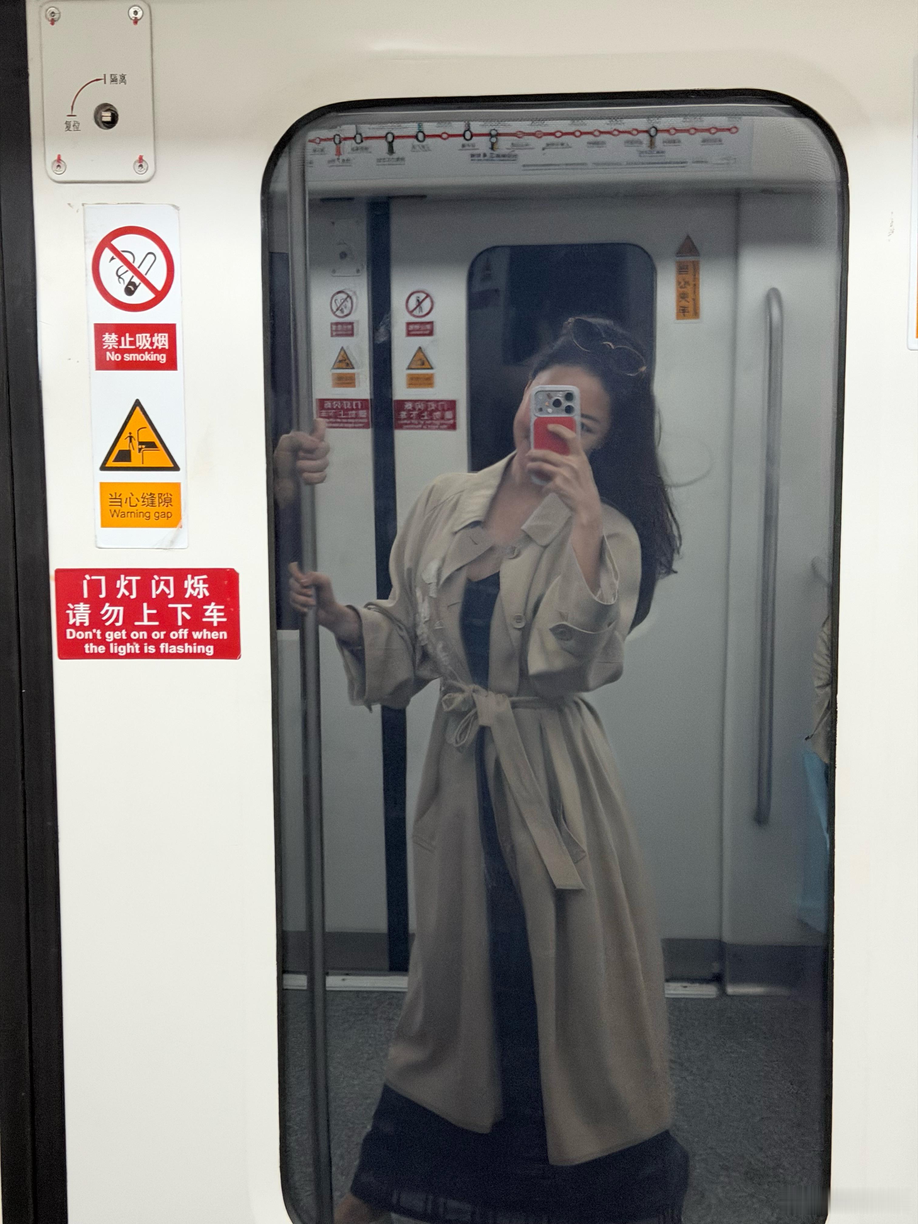 可以喊累吗 可以！累！但周五快乐！ 👐🏻 