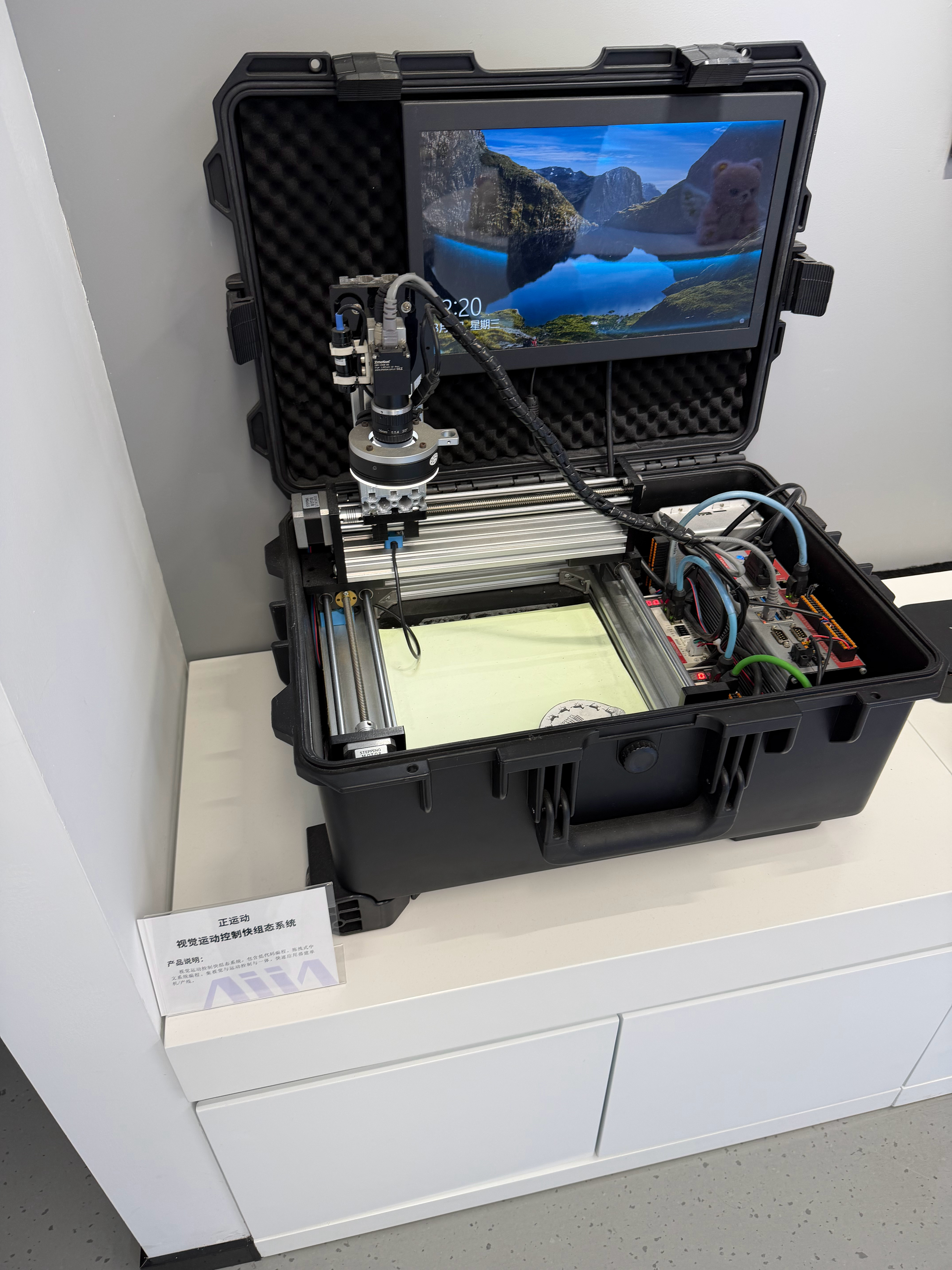 在北京一个商场里看到几十台拓竹的设备。拓竹科技（Bambu Lab） 的增长速度