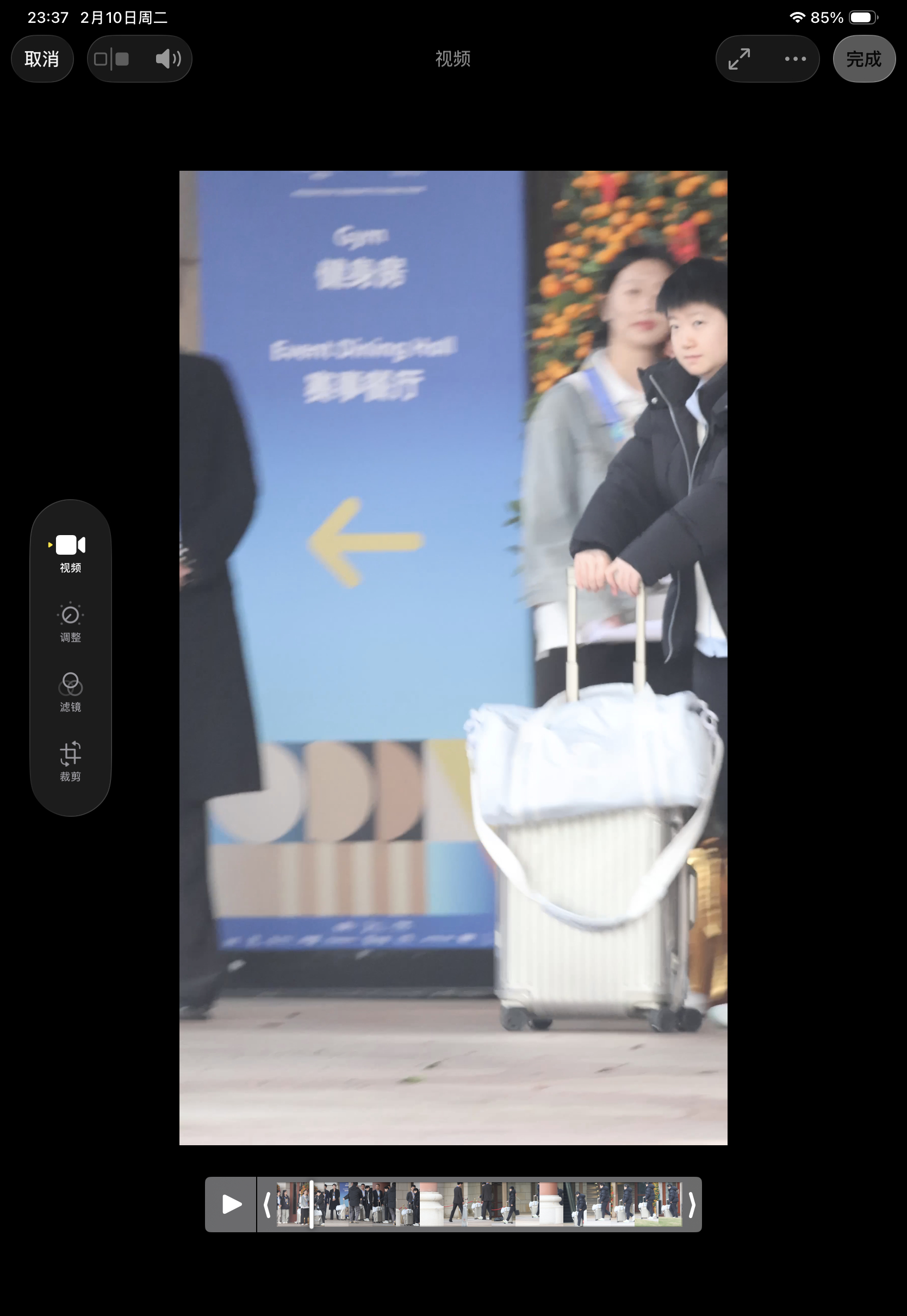 我不行了啊啊啊啊啊啊我才发现回北京那天莎莎看到我了 那天早上人特别少 我们只有三