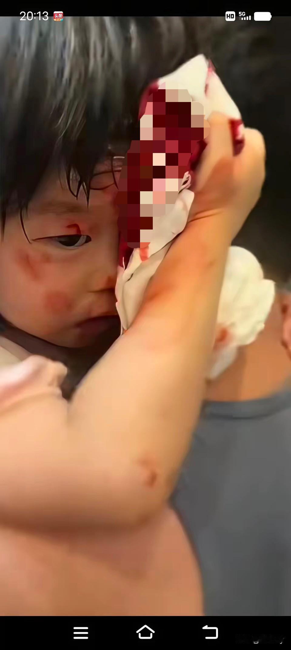 奶奶做好了饭摆在那，小孙女儿走过来看了看，随口就跟奶奶说，奶奶做的饭难吃，我想吃