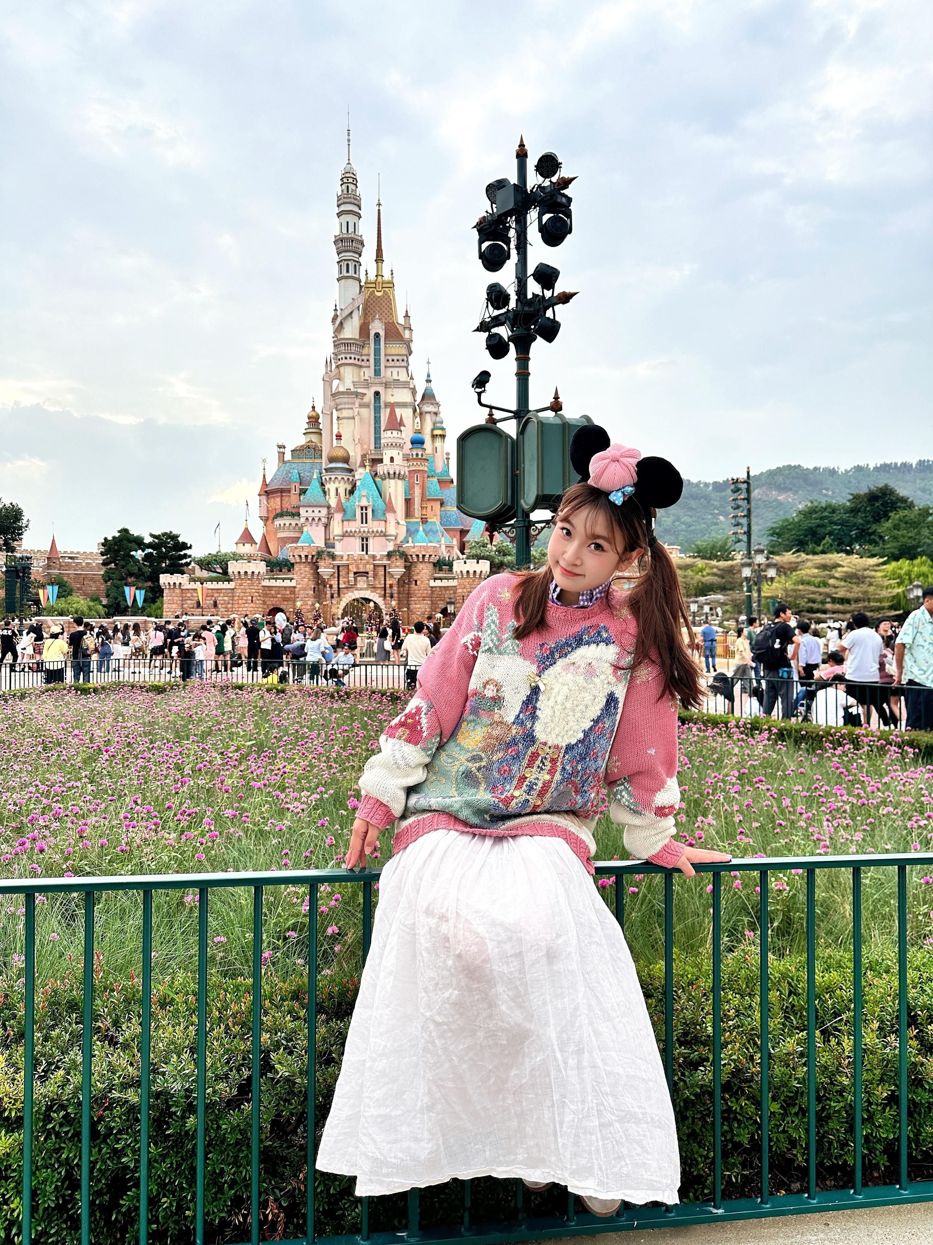 * ੈ✩𝗗𝗶𝘀𝗻𝗲𝘆 𝗗𝗮𝘆*🎠🎄第一次和顶流女明星贴贴！