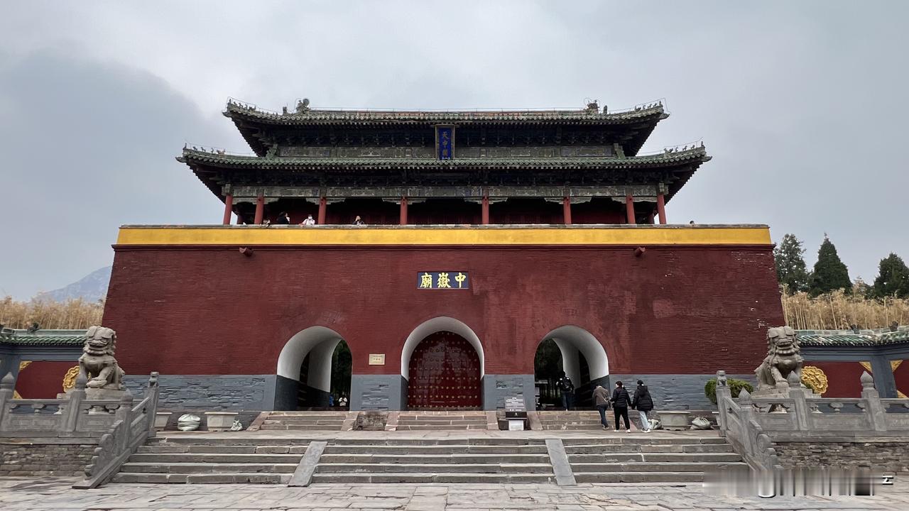 河南登封中岳庙，始建于秦代，是祭祀太室山神的场所，前身是太室祠，基本上保留了清代