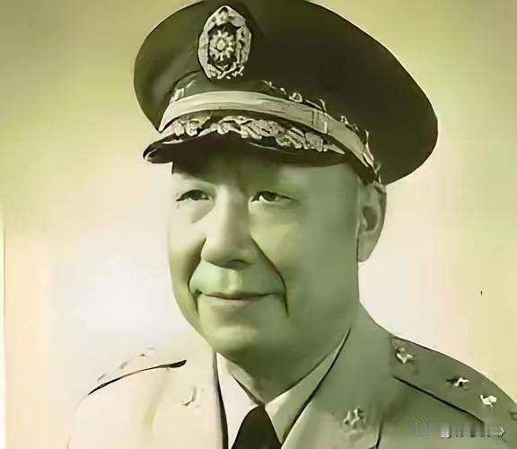 1949深夜登船！他违抗军令，为青岛守住一城人间灯火
 
1949年5月25日深